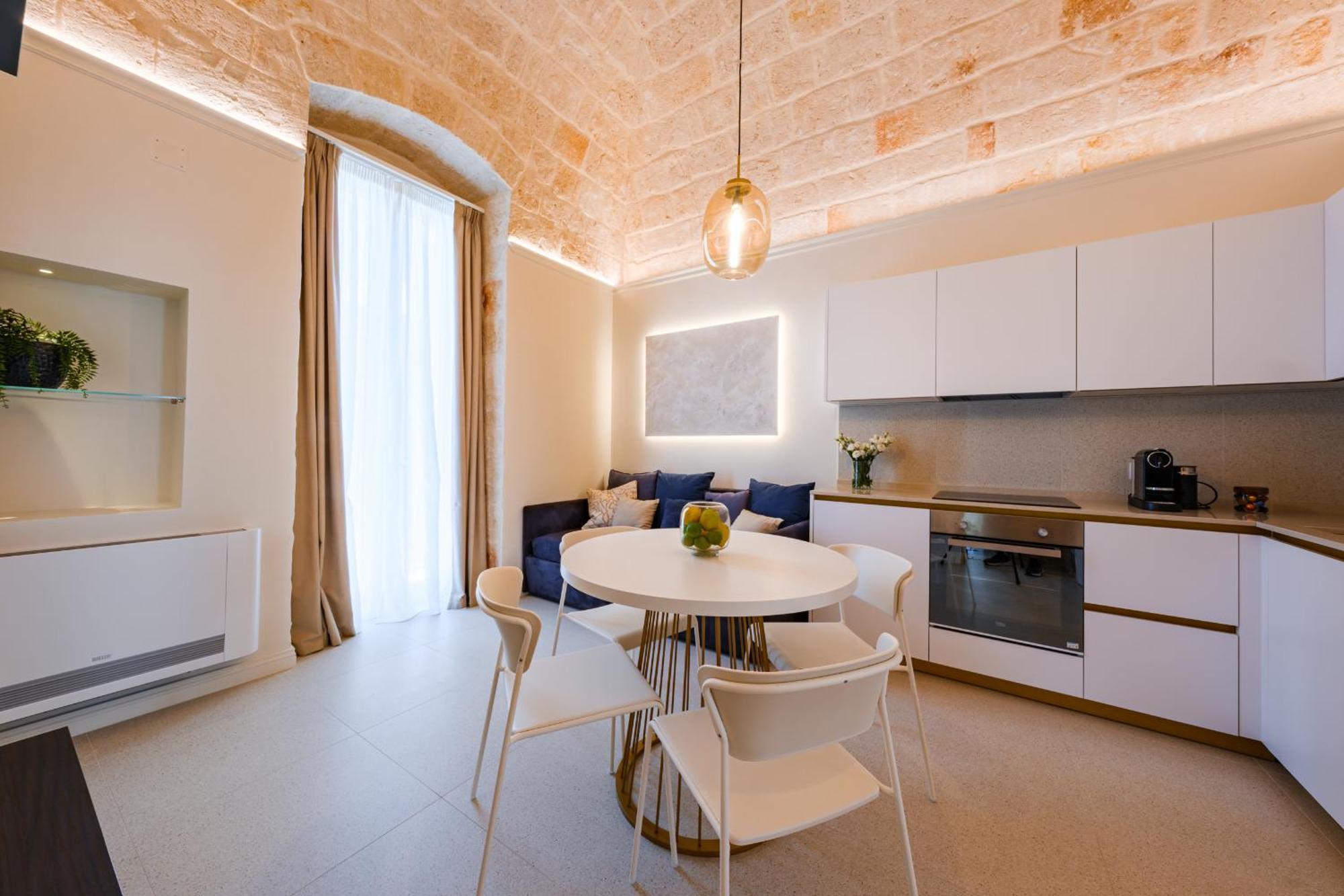 Helloapulia Charming Palazzo Clemente - Self-Catering Suites With Aircondition Монополи Экстерьер фото